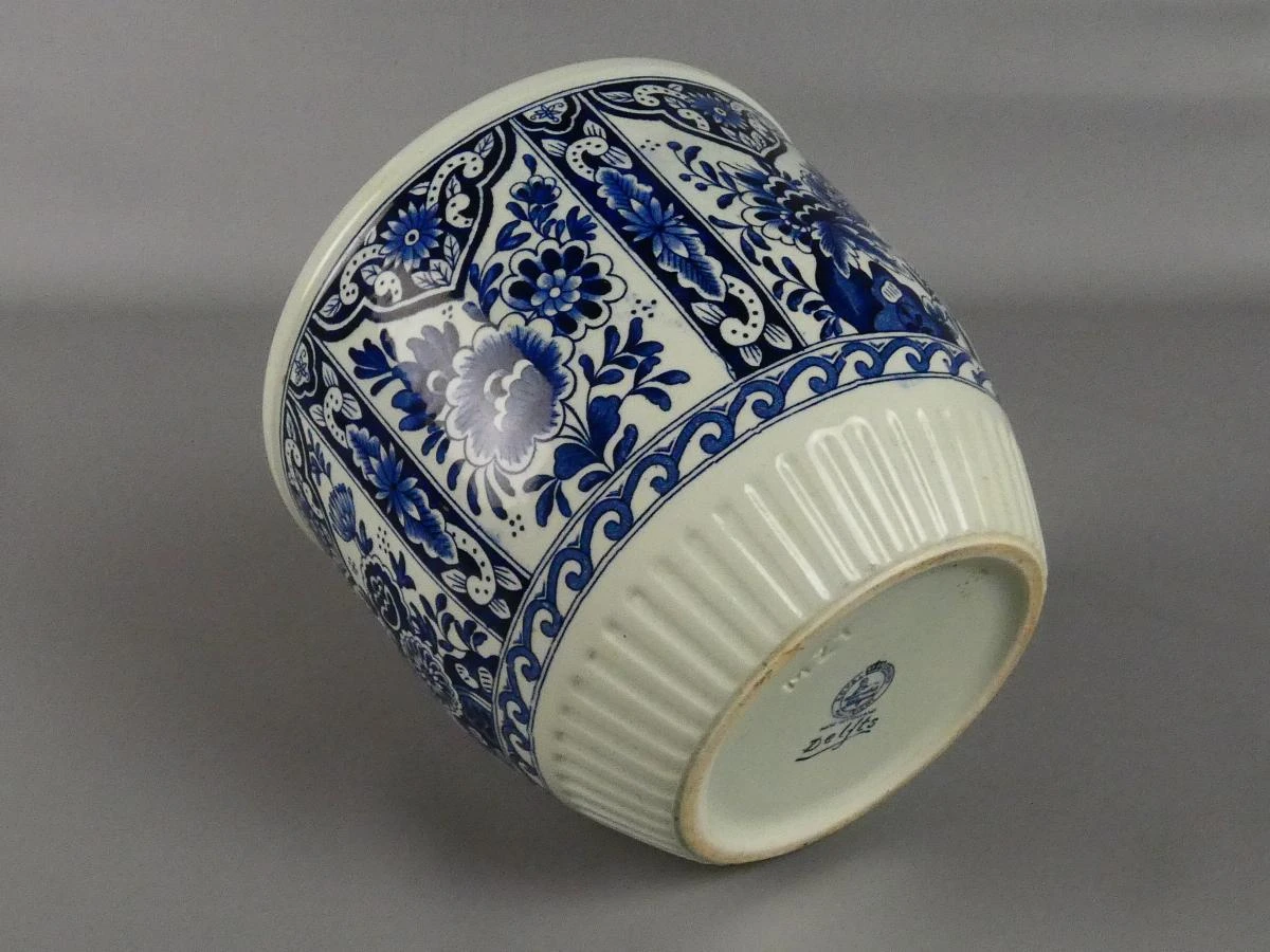 Delfts blauw bloempot met bloemmotief
