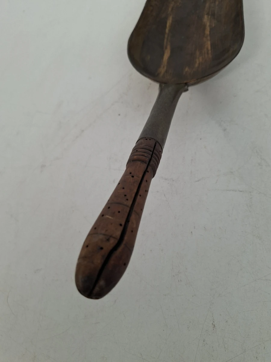 Antieke Koperen Kolenschep met Houten Handgreep – Landelijk Kachelaccessoire