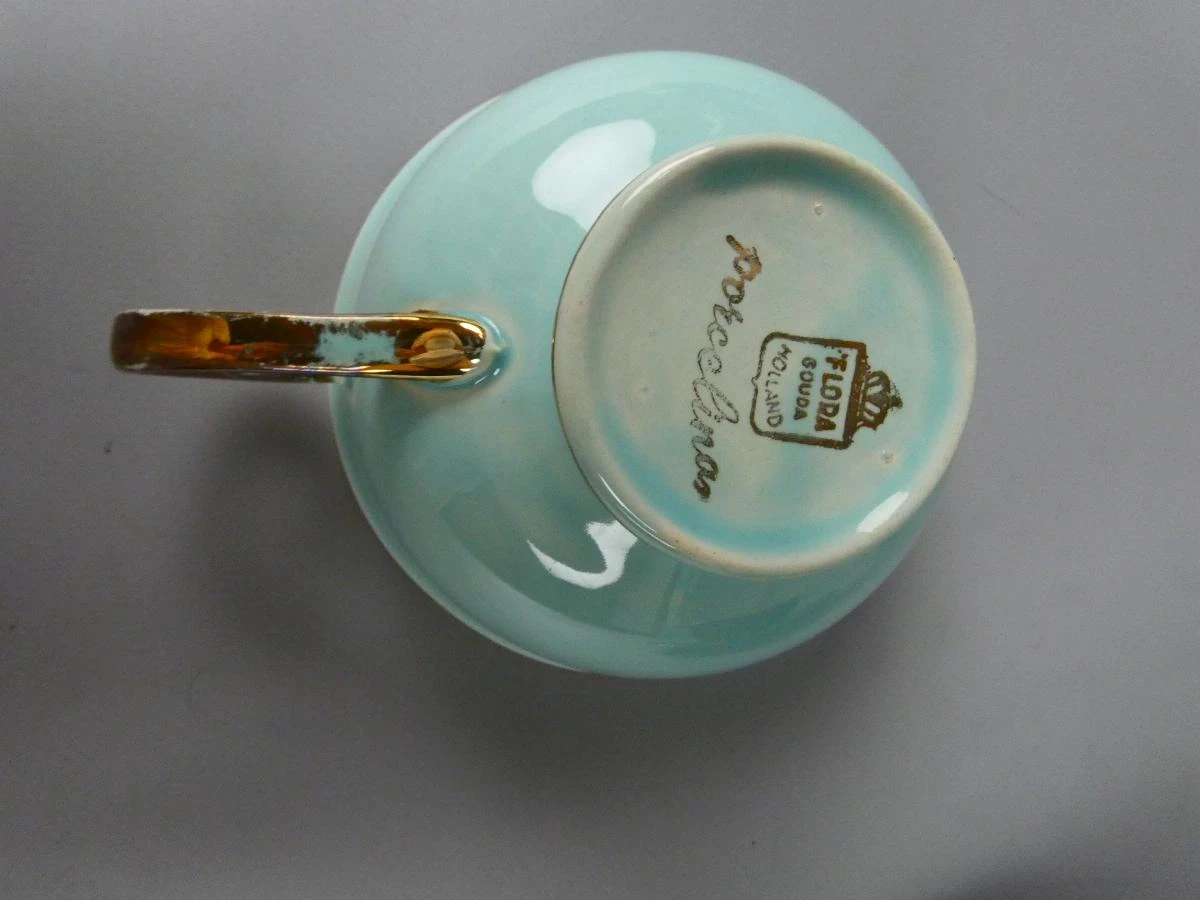 Vintage 2 porseleinen kopjes en 4 schotels - Flora Gouda