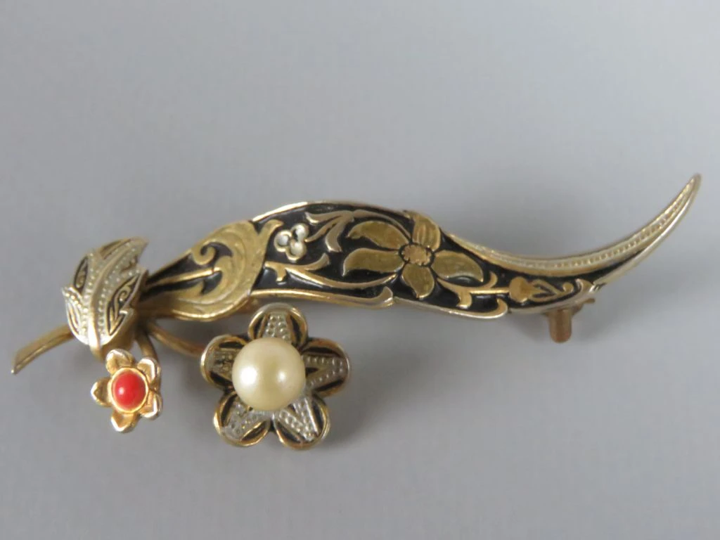 Elegante Vintage Broche met Florale Details