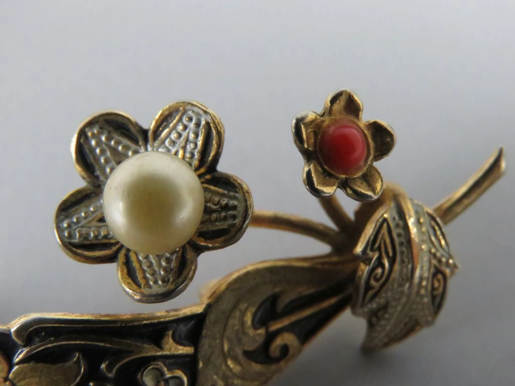 Elegante Vintage Broche met Florale Details