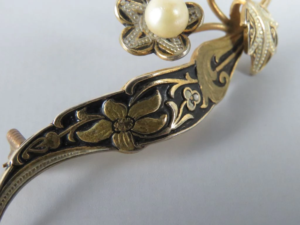 Elegante Vintage Broche met Florale Details