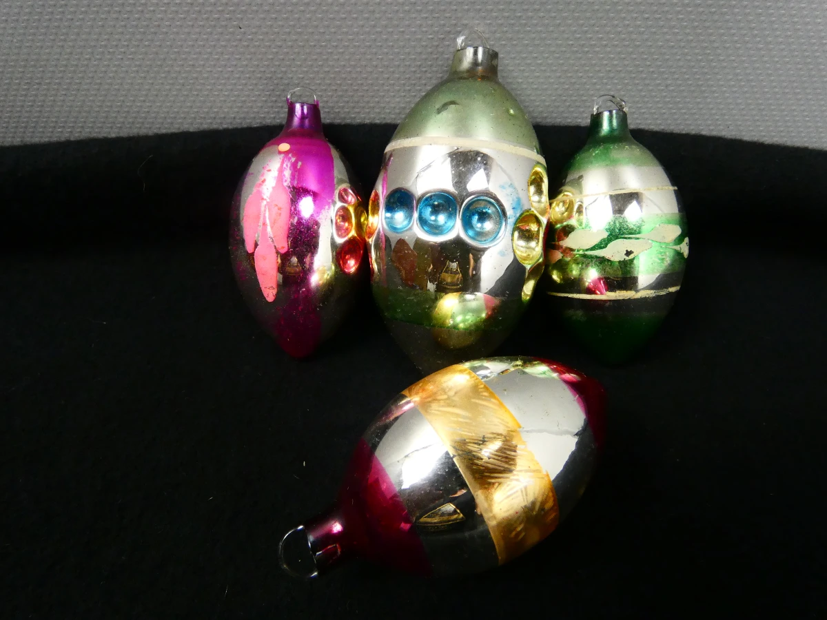Set van 4 vintage Ajeco kerstballen in diverse kleuren