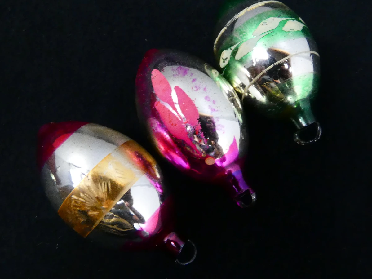 Set van 4 vintage Ajeco kerstballen in diverse kleuren