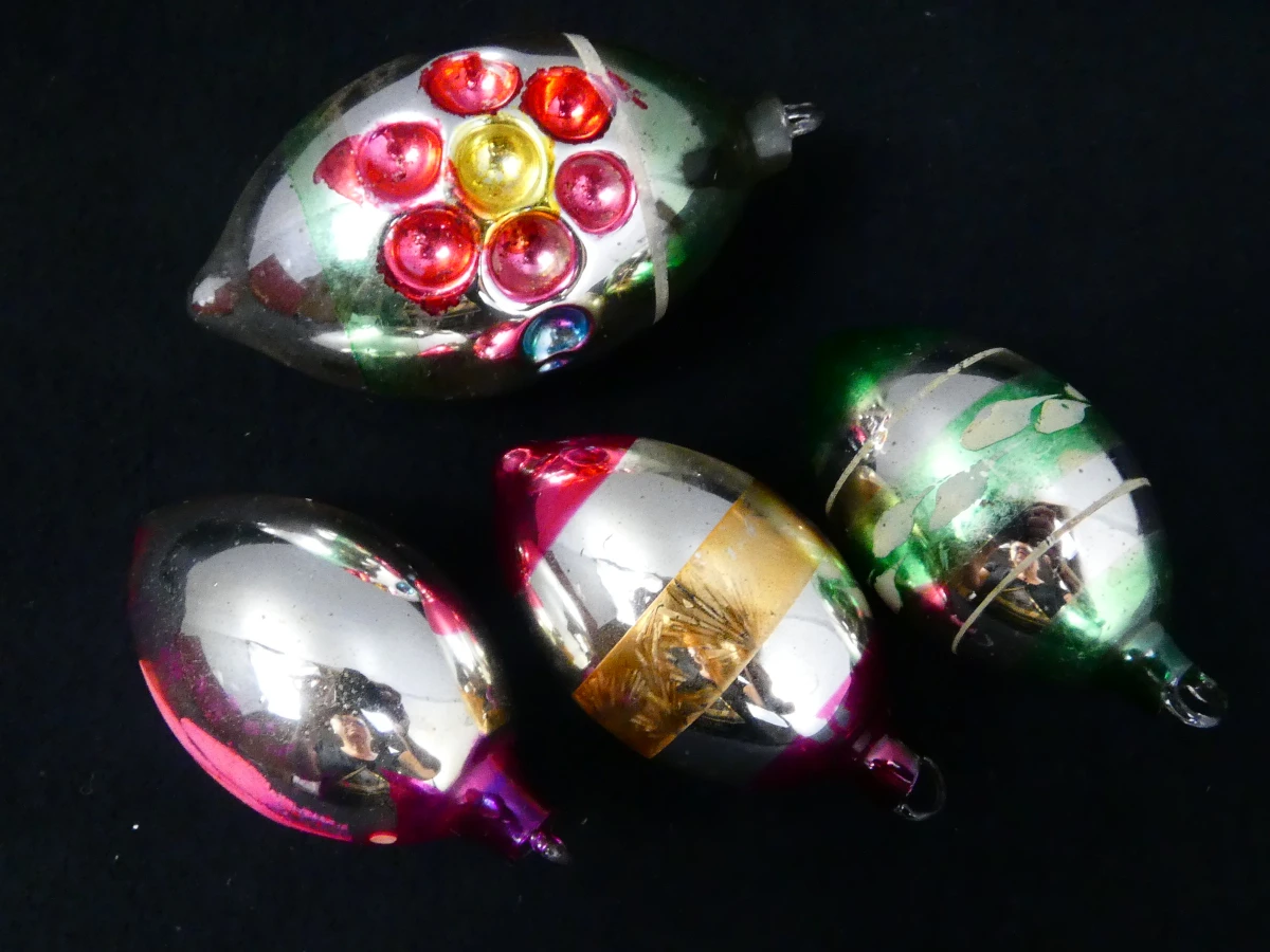 Set van 4 vintage Ajeco kerstballen in diverse kleuren
