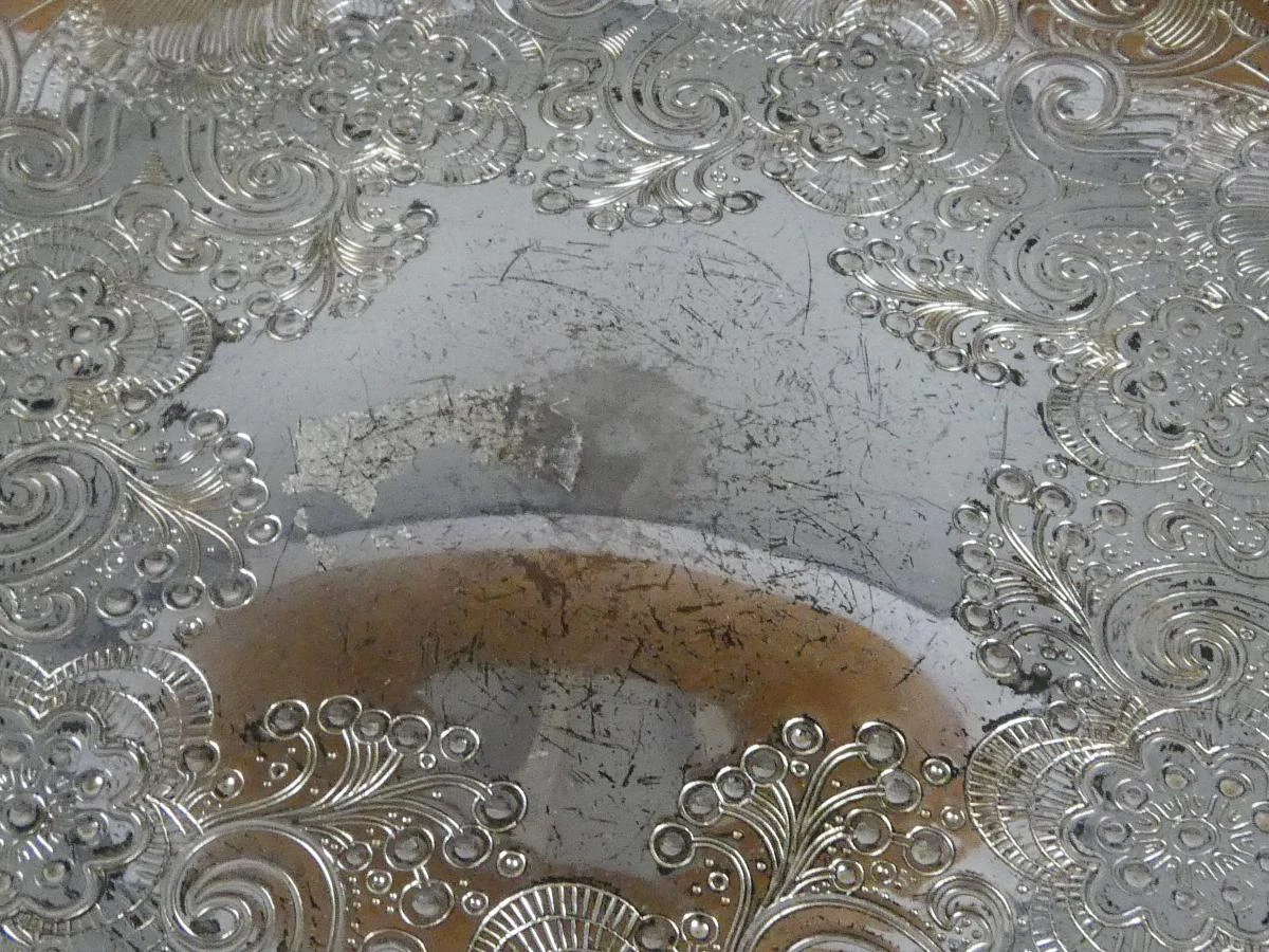 Set van 2 vintage decoratieve verzilverde schalen met reliëf