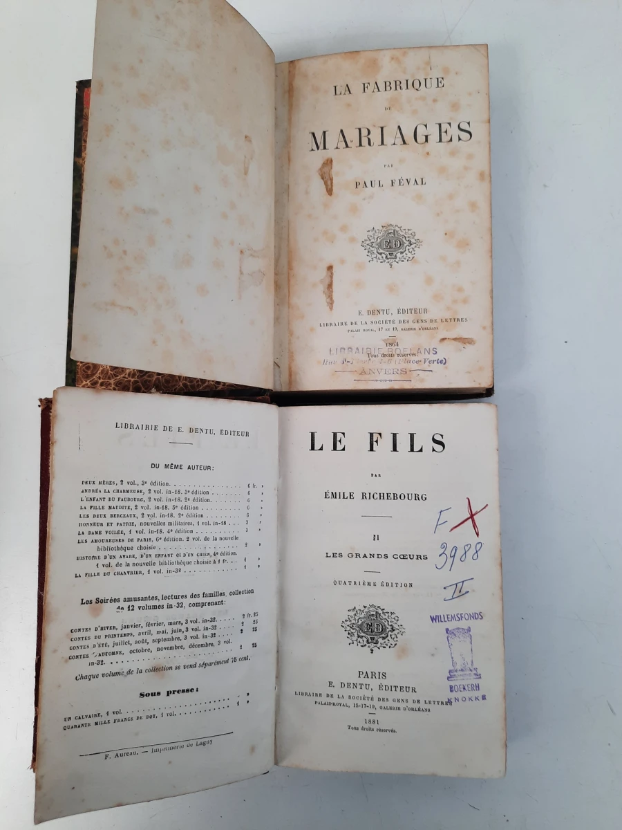 Set oude Franse boeken met illustraties