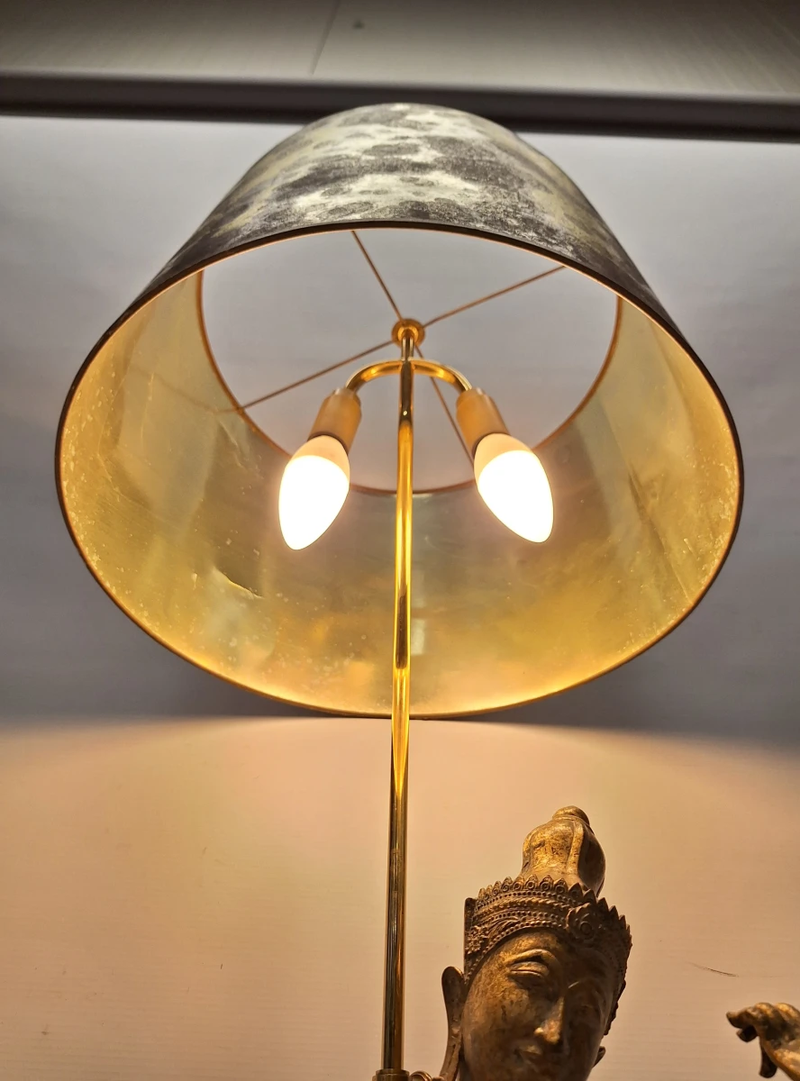 Vintage Thaise tafellamp met tempelmuzikant - verguld brons - Hollywood Regency stijl