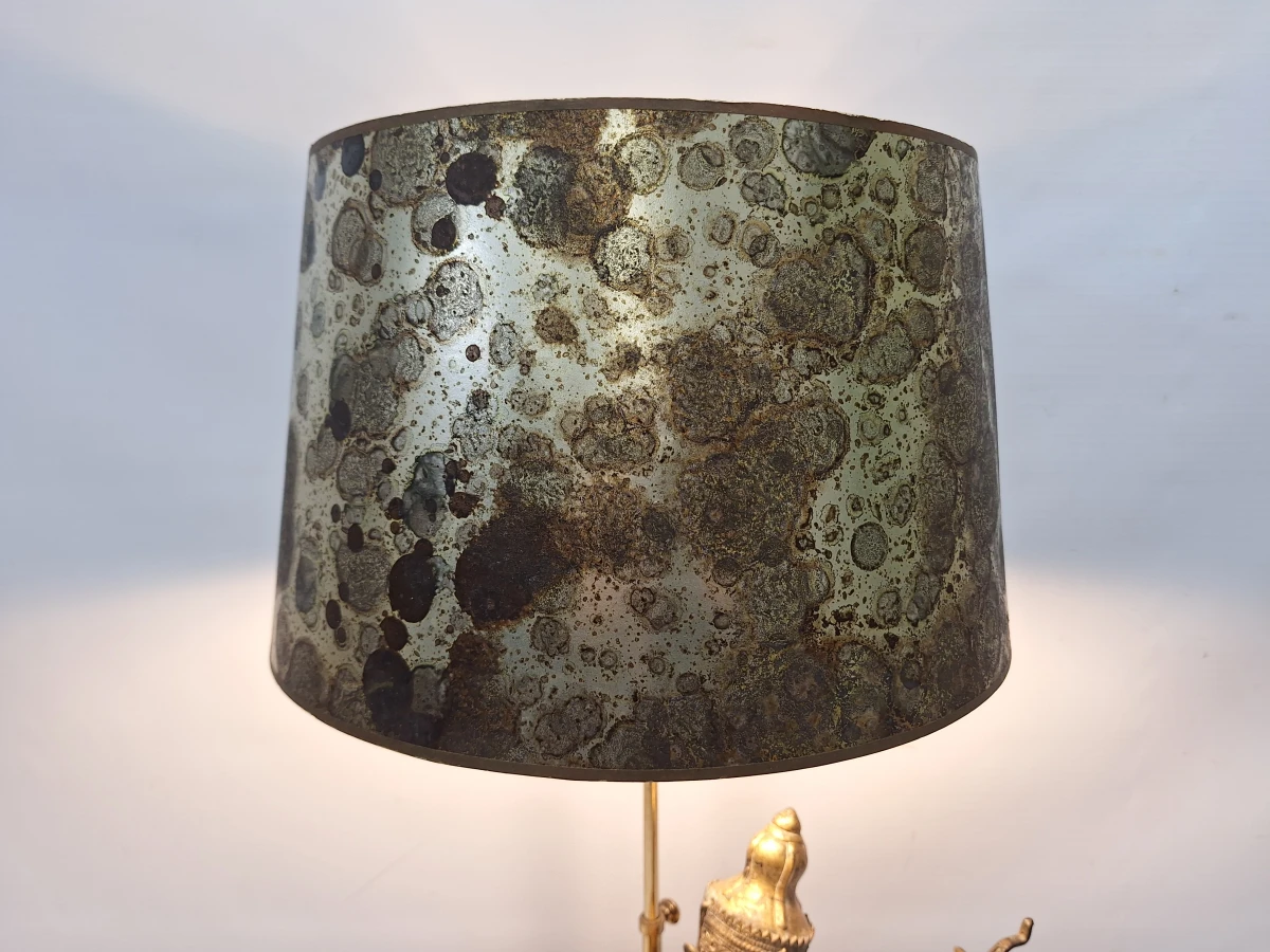 Vintage Thaise tafellamp met tempelmuzikant - verguld brons - Hollywood Regency stijl