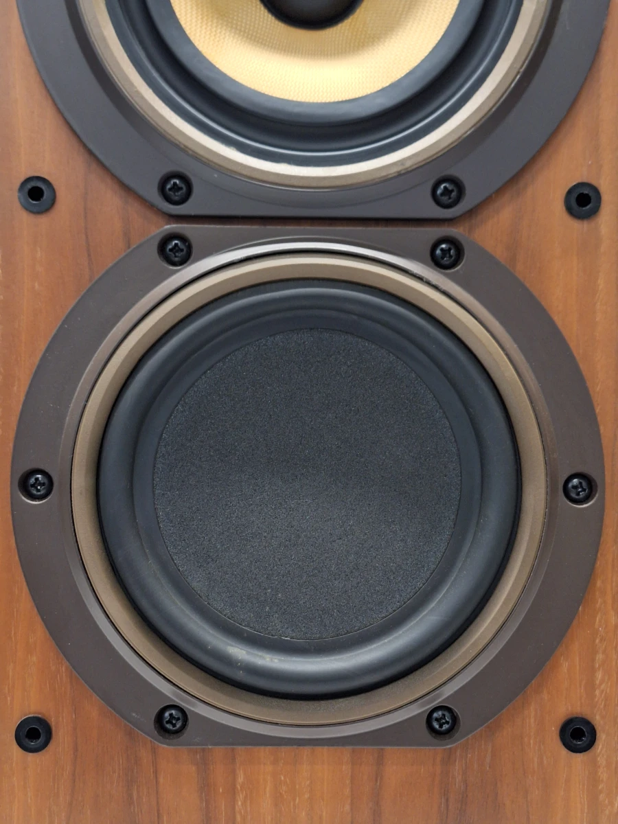 Legendarische Bowers & Wilkins DM2000 – Britse High-End Vloerluidsprekers met Kevlar Drivers & ETD Technologie