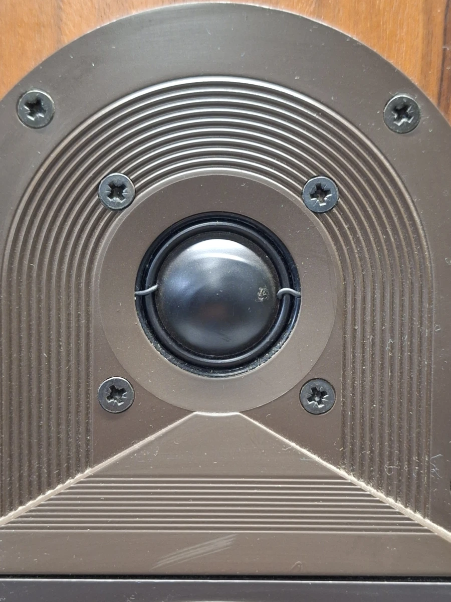 Legendarische Bowers & Wilkins DM2000 – Britse High-End Vloerluidsprekers met Kevlar Drivers & ETD Technologie