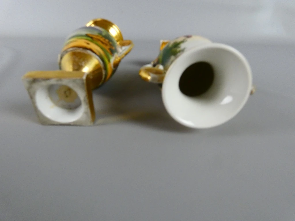 Set van 2 decoratieve vazen met goudkleurige accenten