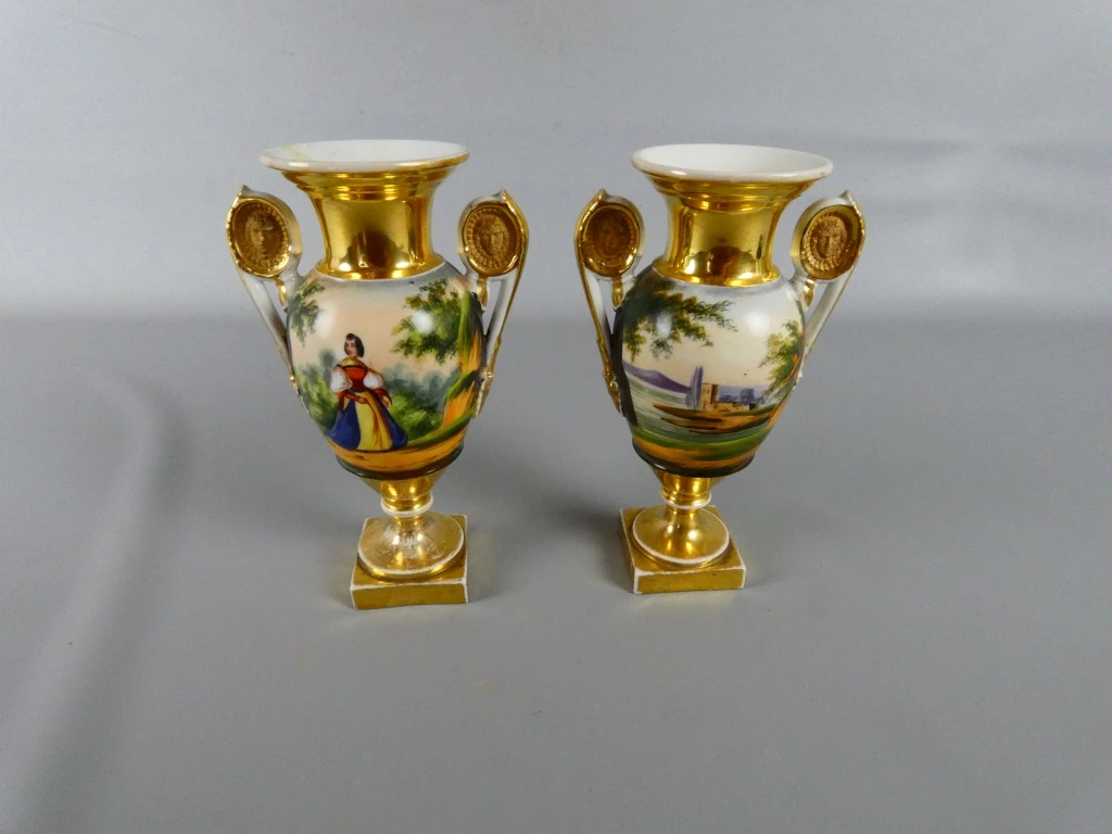 Set van 2 decoratieve vazen met goudkleurige accenten