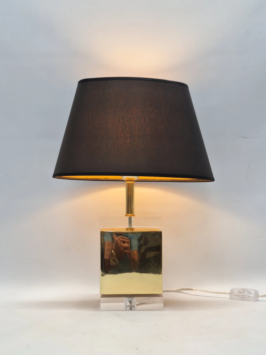 Elegante vintage tafellamp in Hollywood Regency stijl – Messing, plexiglas & Tijdloze Klasse