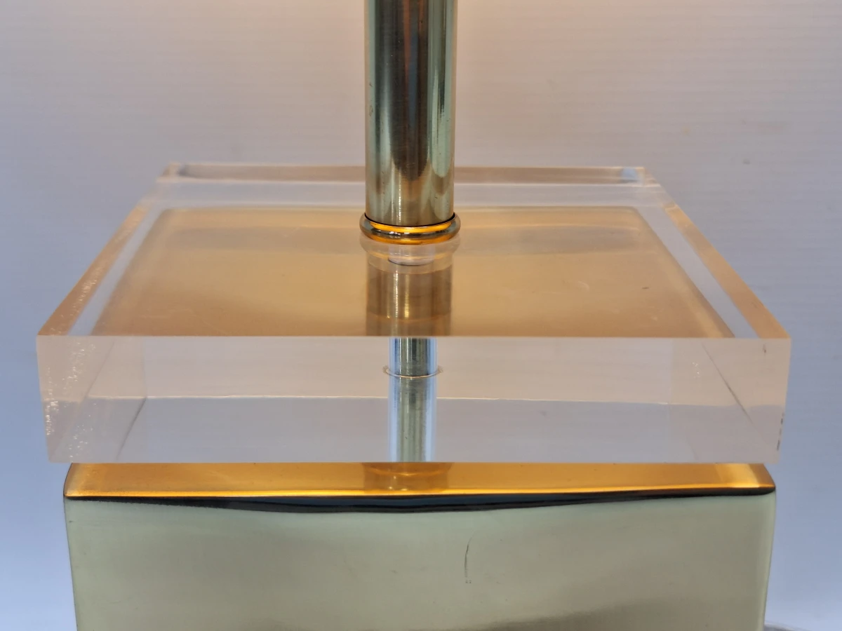 Elegante vintage tafellamp in Hollywood Regency stijl – Messing, plexiglas & Tijdloze Klasse