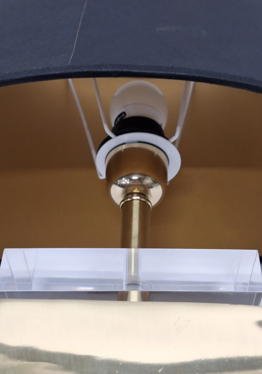 Elegante vintage tafellamp in Hollywood Regency stijl – Messing, plexiglas & Tijdloze Klasse
