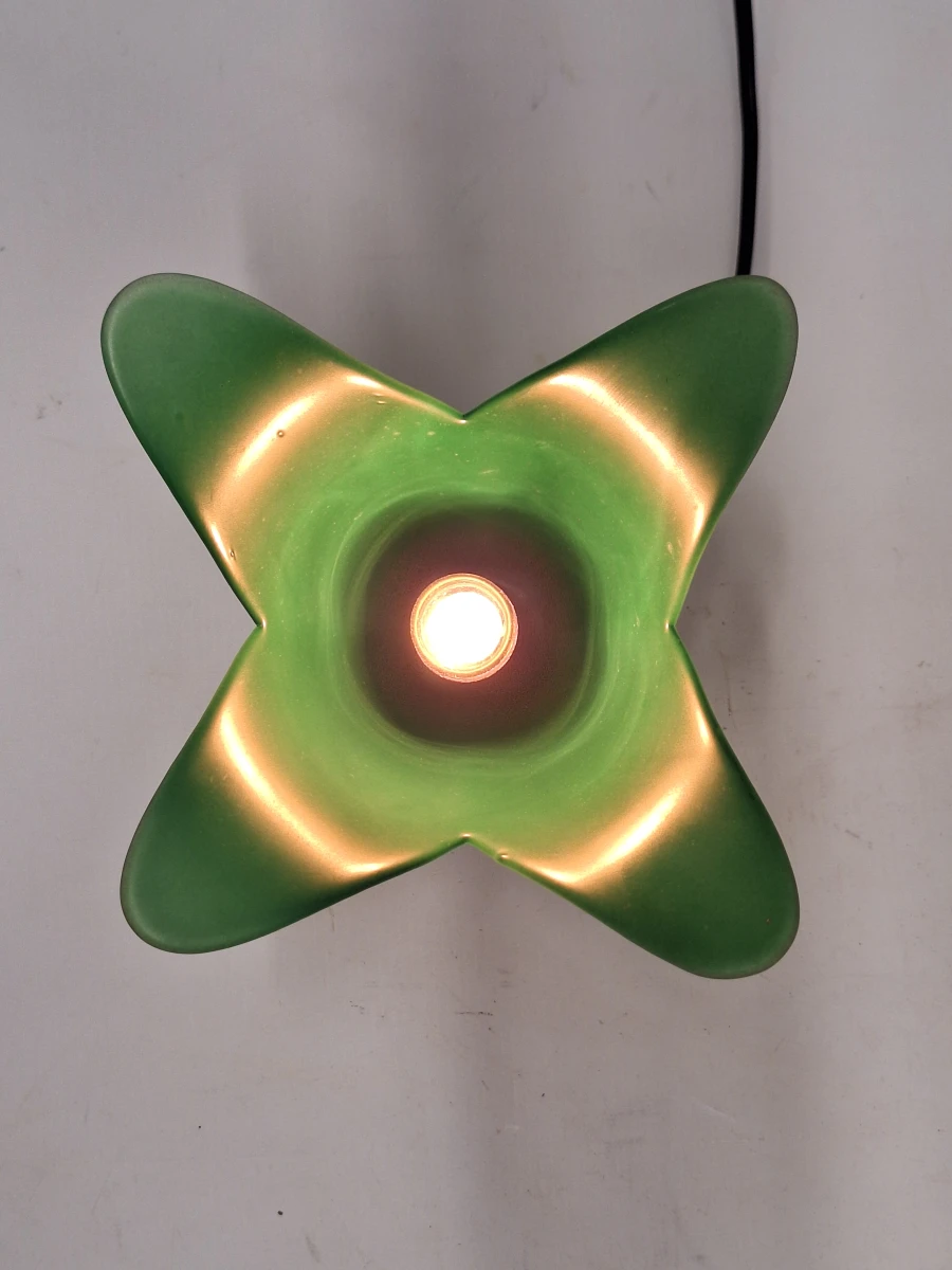 Set van 2 vintage Van De Heg tafellampen - Speels bloemdesign in Groen & Rood glas
