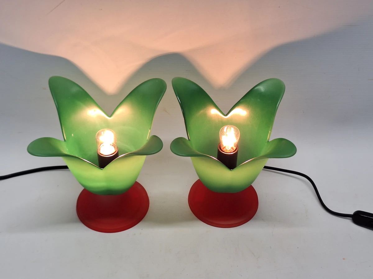 Set van 2 vintage Van De Heg tafellampen - Speels bloemdesign in Groen & Rood glas