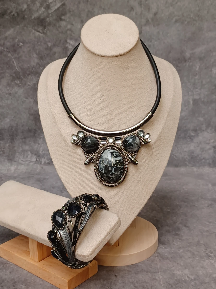 Vintage-stijl sieradenset – Collier en bijpassende armband