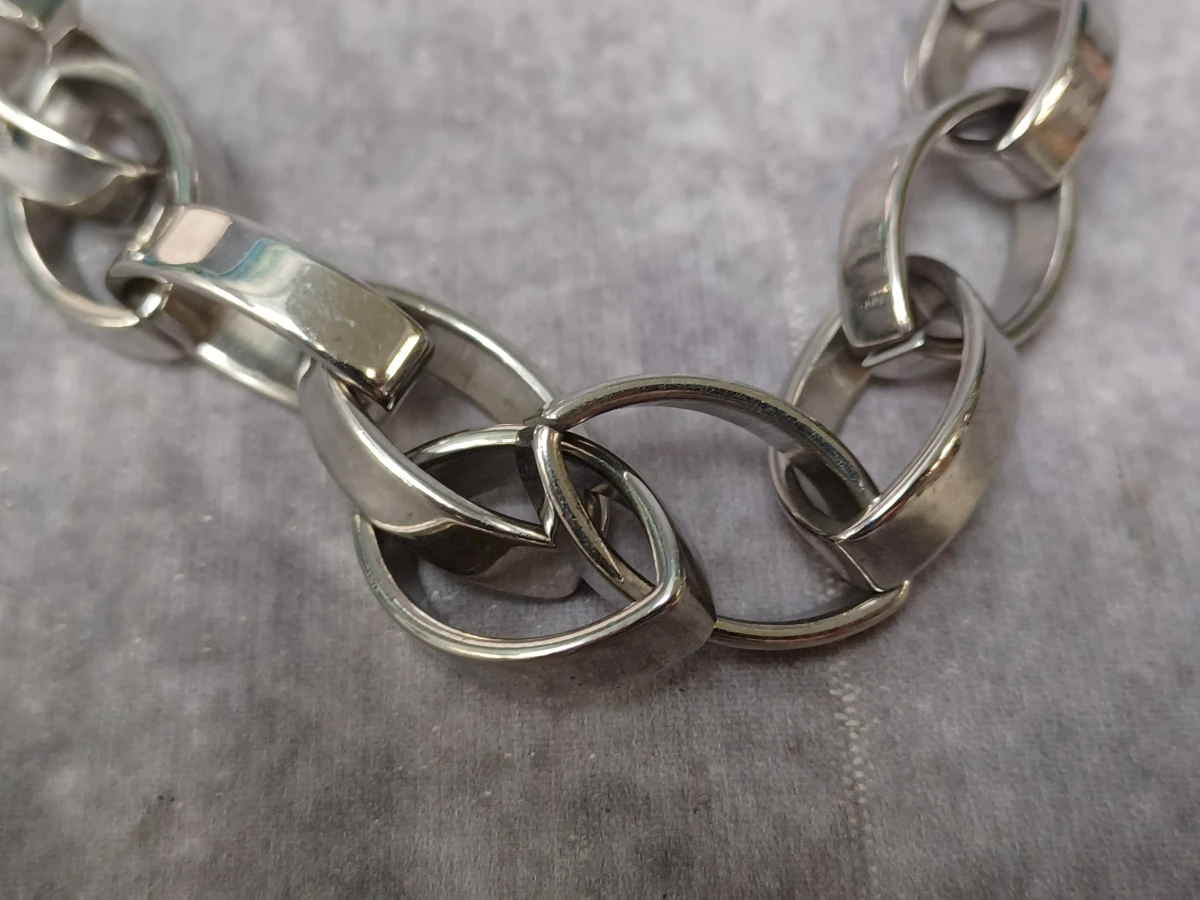 Stijlvolle zilverkleurige schakelketting met brede ovale links