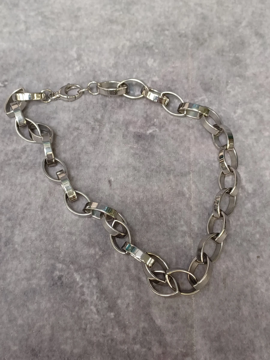 Stijlvolle zilverkleurige schakelketting met brede ovale links