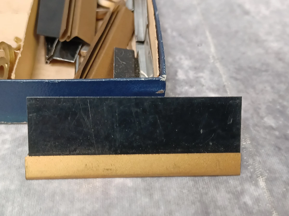 Antieke authentiek bureel stempelset met messing cijfers