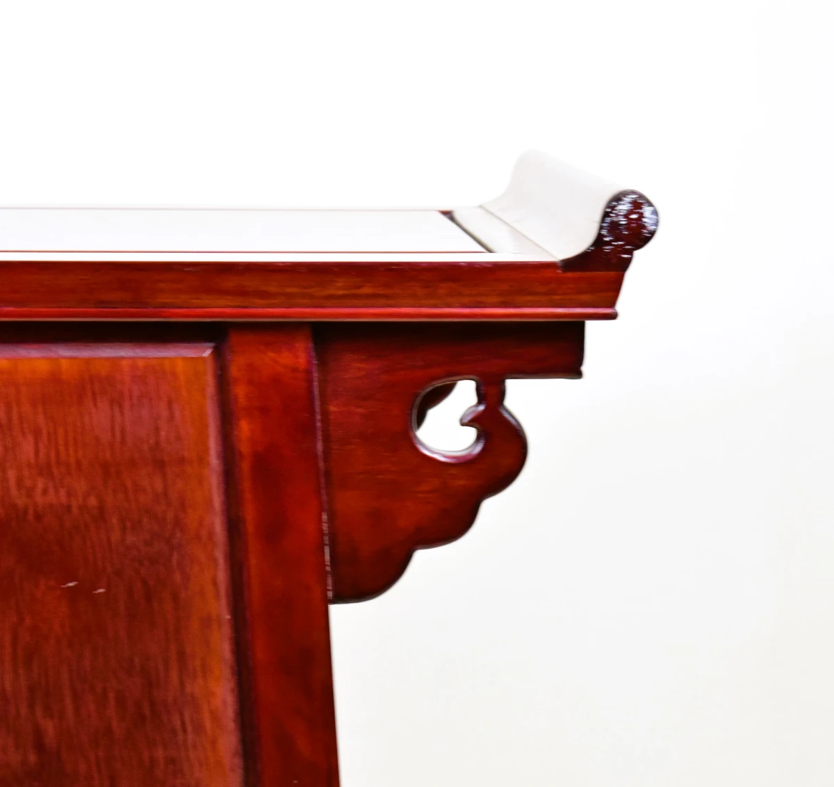 Houten bijzettafel met lade en krukje