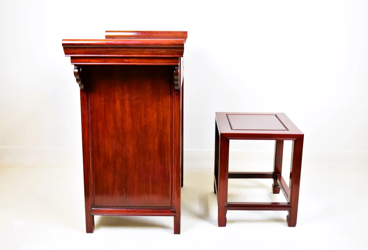 Houten bijzettafel met lade en krukje