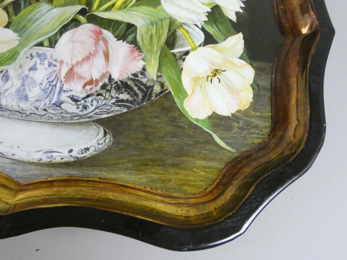 Dienblad met bloemstilleven