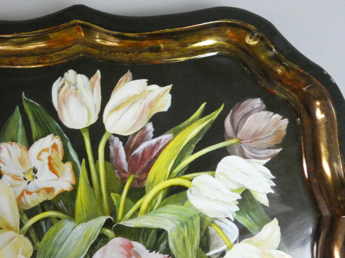 Dienblad met bloemstilleven