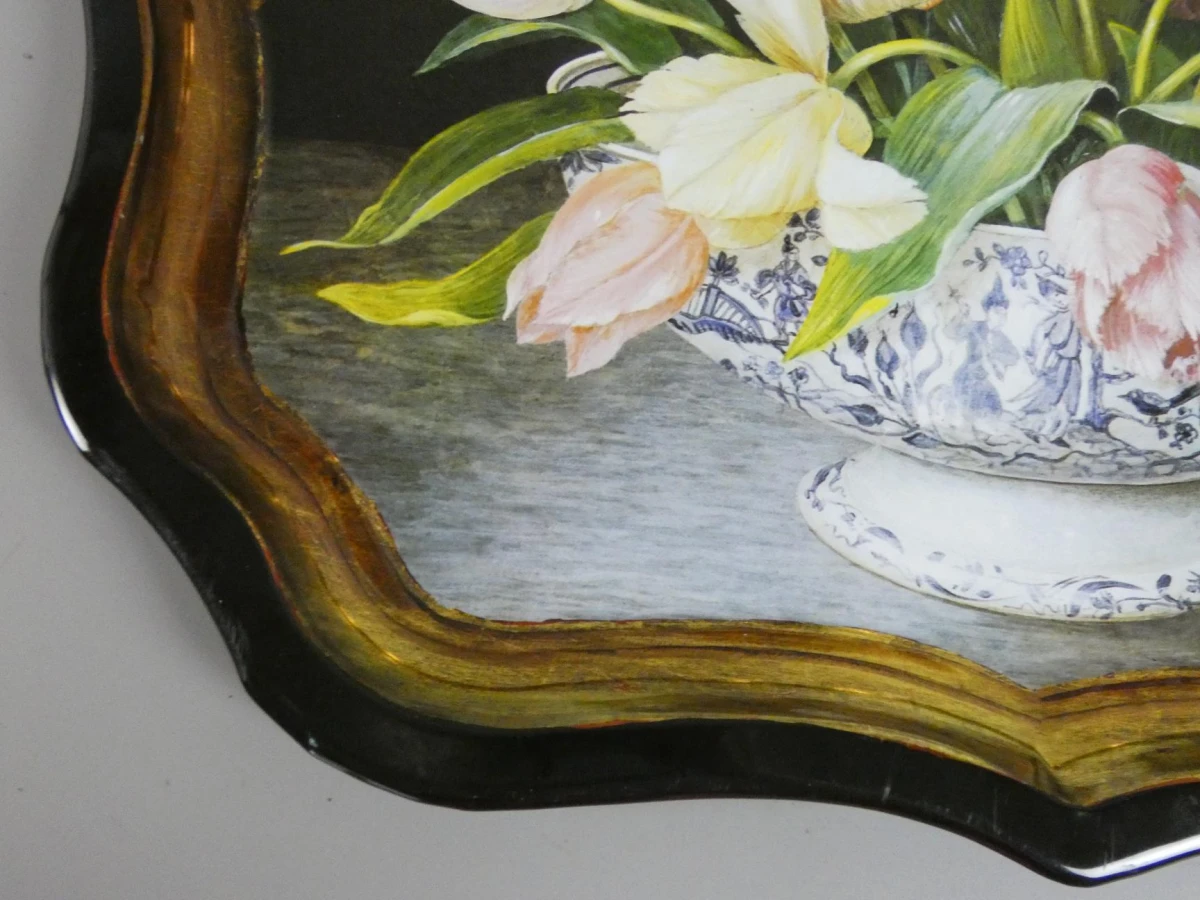 Dienblad met bloemstilleven