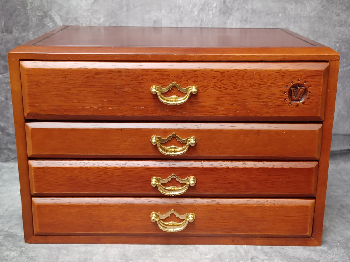 Luxe houten bestekkoffer met 4 laden en compleet 12-persoons bestek