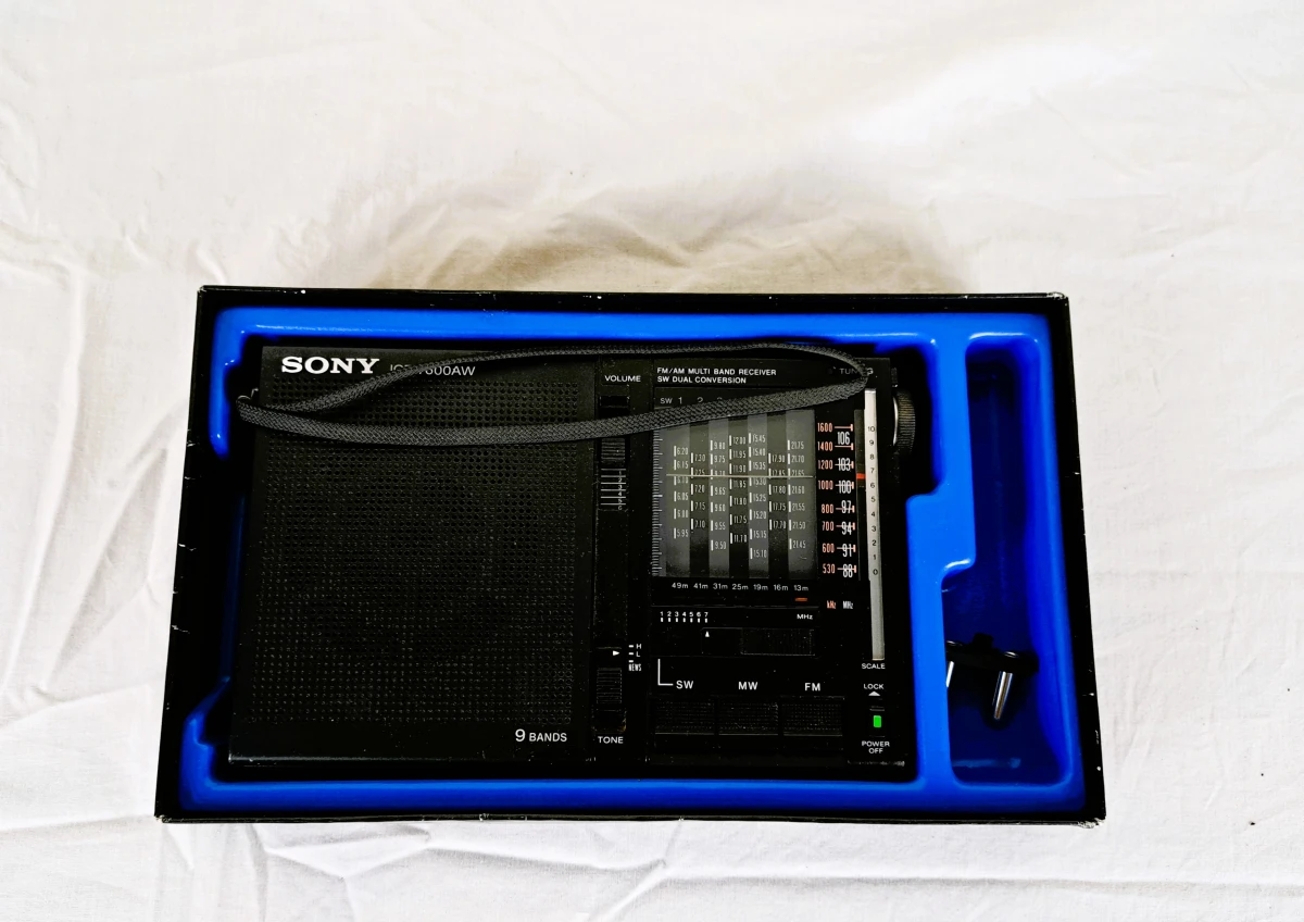 Sony draagbare 9-bands radio ICF-7600AW