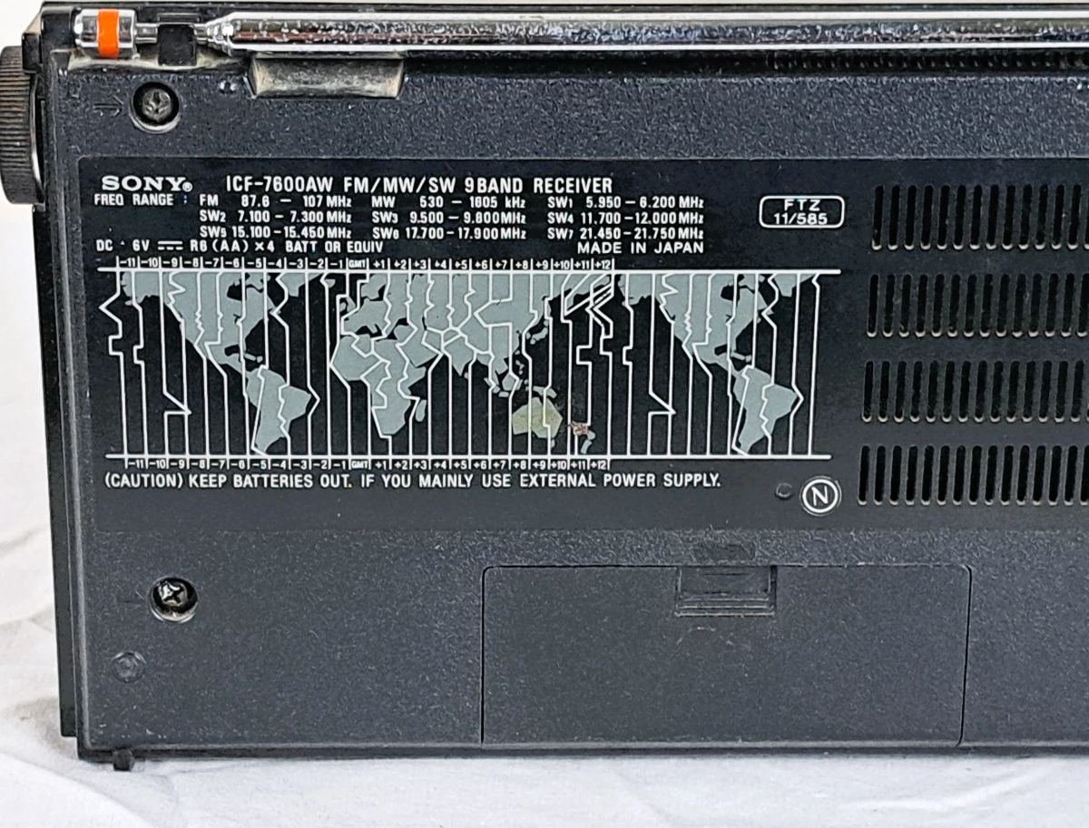 Sony draagbare 9-bands radio ICF-7600AW