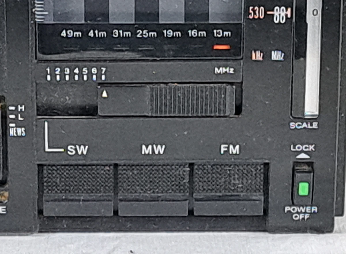Sony draagbare 9-bands radio ICF-7600AW