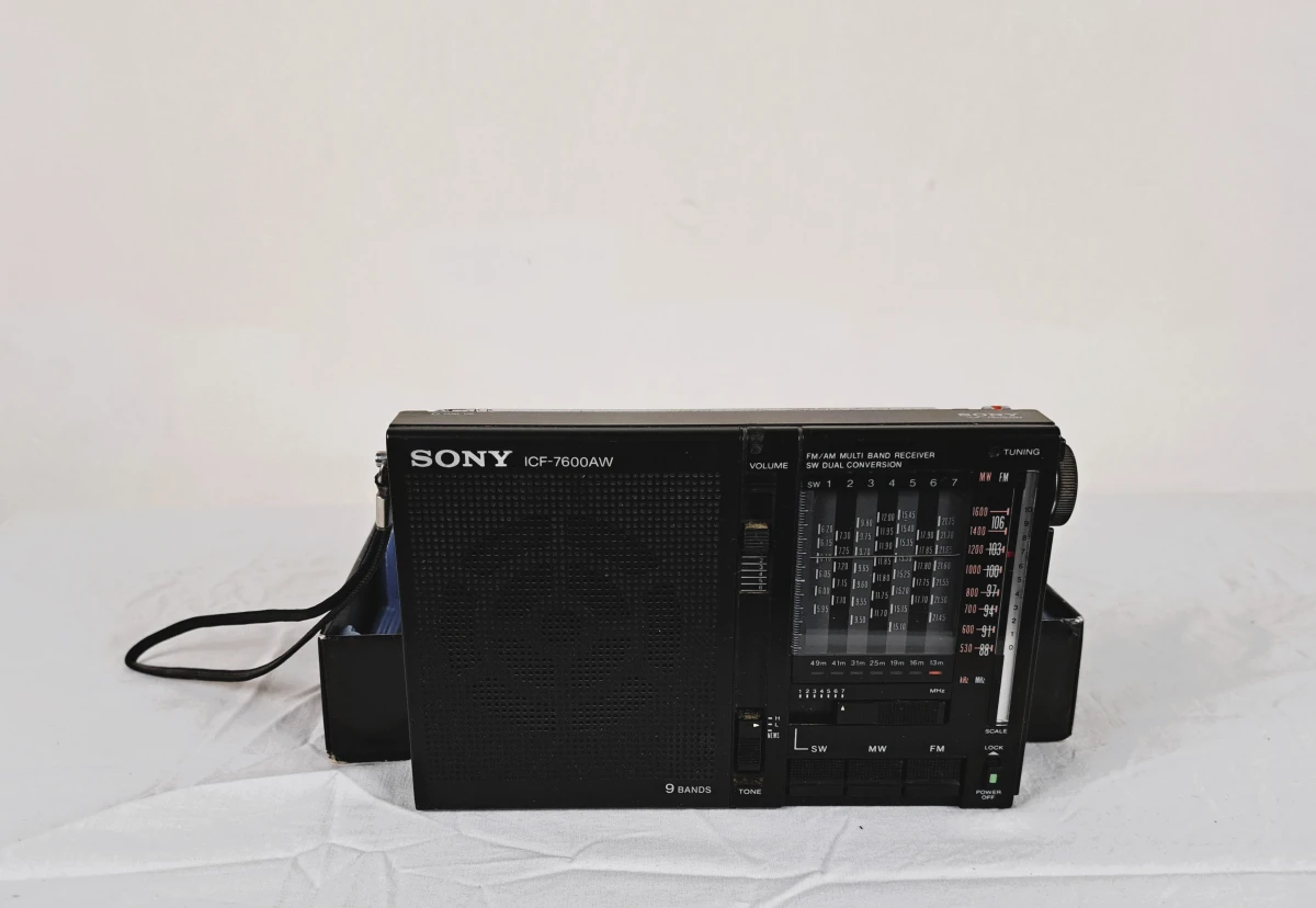 Sony draagbare 9-bands radio ICF-7600AW