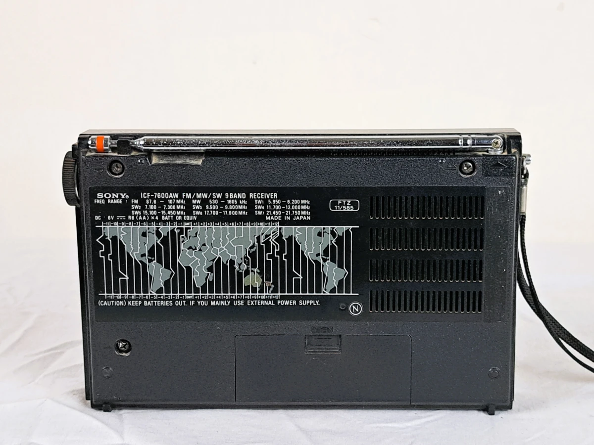 Sony draagbare 9-bands radio ICF-7600AW