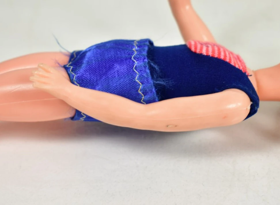 Vintage Camay pop met blauw-roze badpak