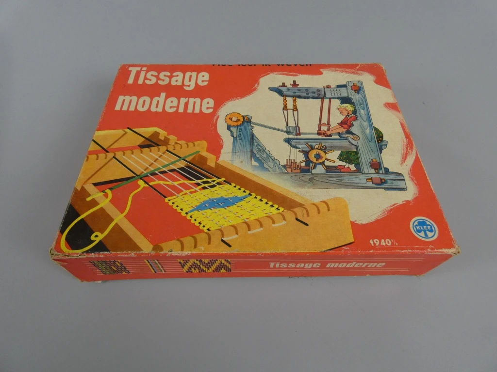 Vintage weefsetje met houten frame en garen