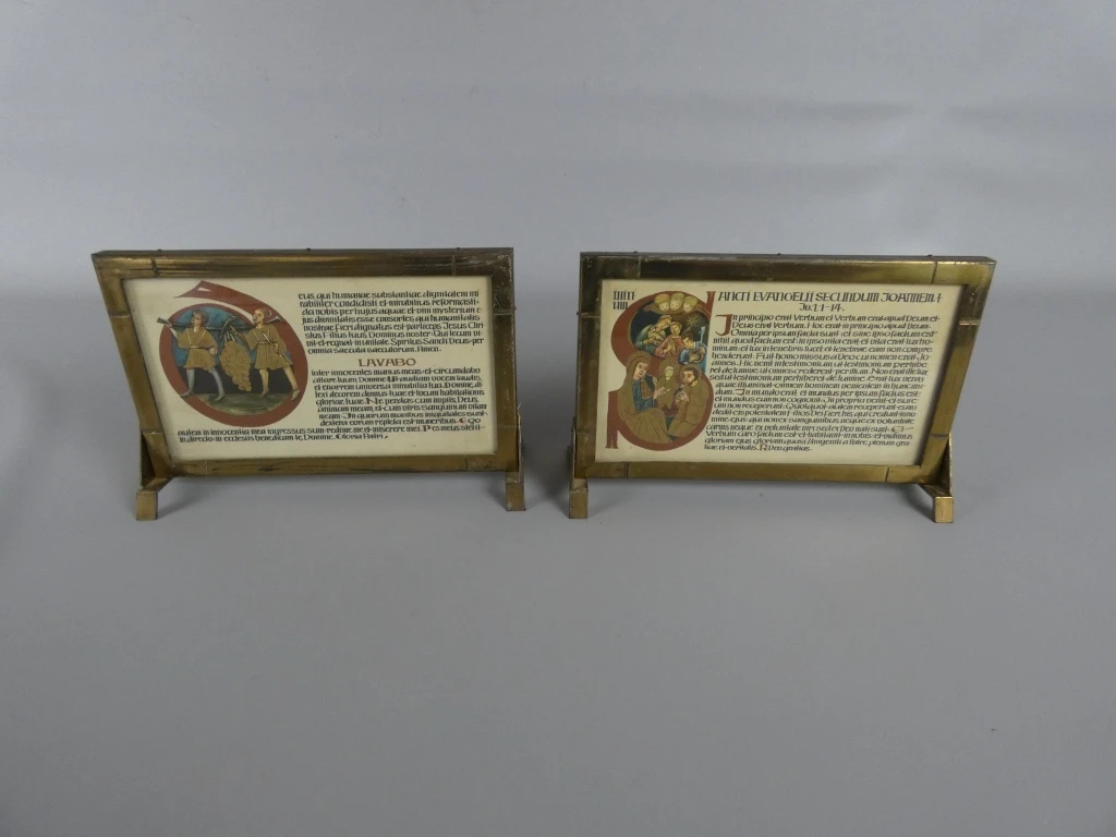Set van 2 antieke tekstpanelen met illustraties in messing lijst