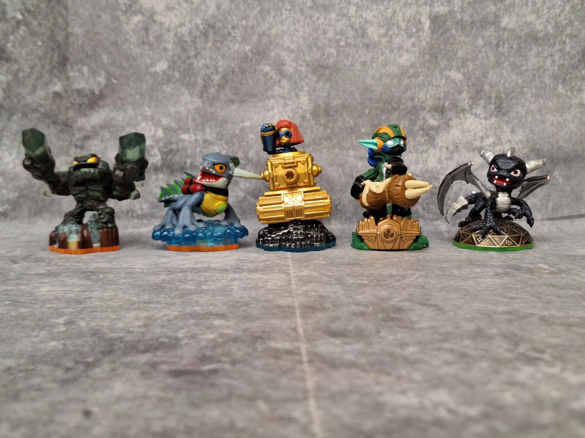 Verzameling van 35 Skylanders gamefiguren inclusief Giants