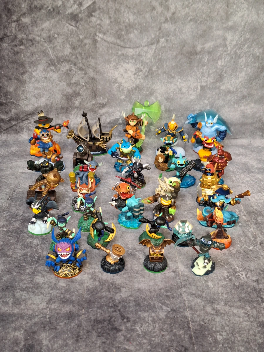 Verzameling van 35 Skylanders gamefiguren inclusief Giants