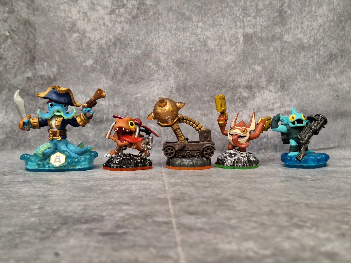 Verzameling van 35 Skylanders gamefiguren inclusief Giants