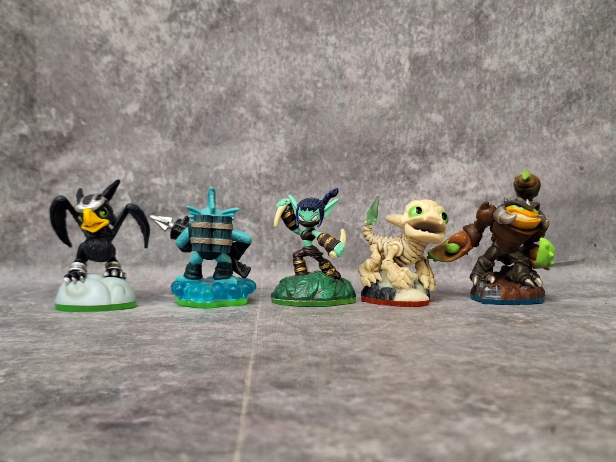 Verzameling van 35 Skylanders gamefiguren inclusief Giants
