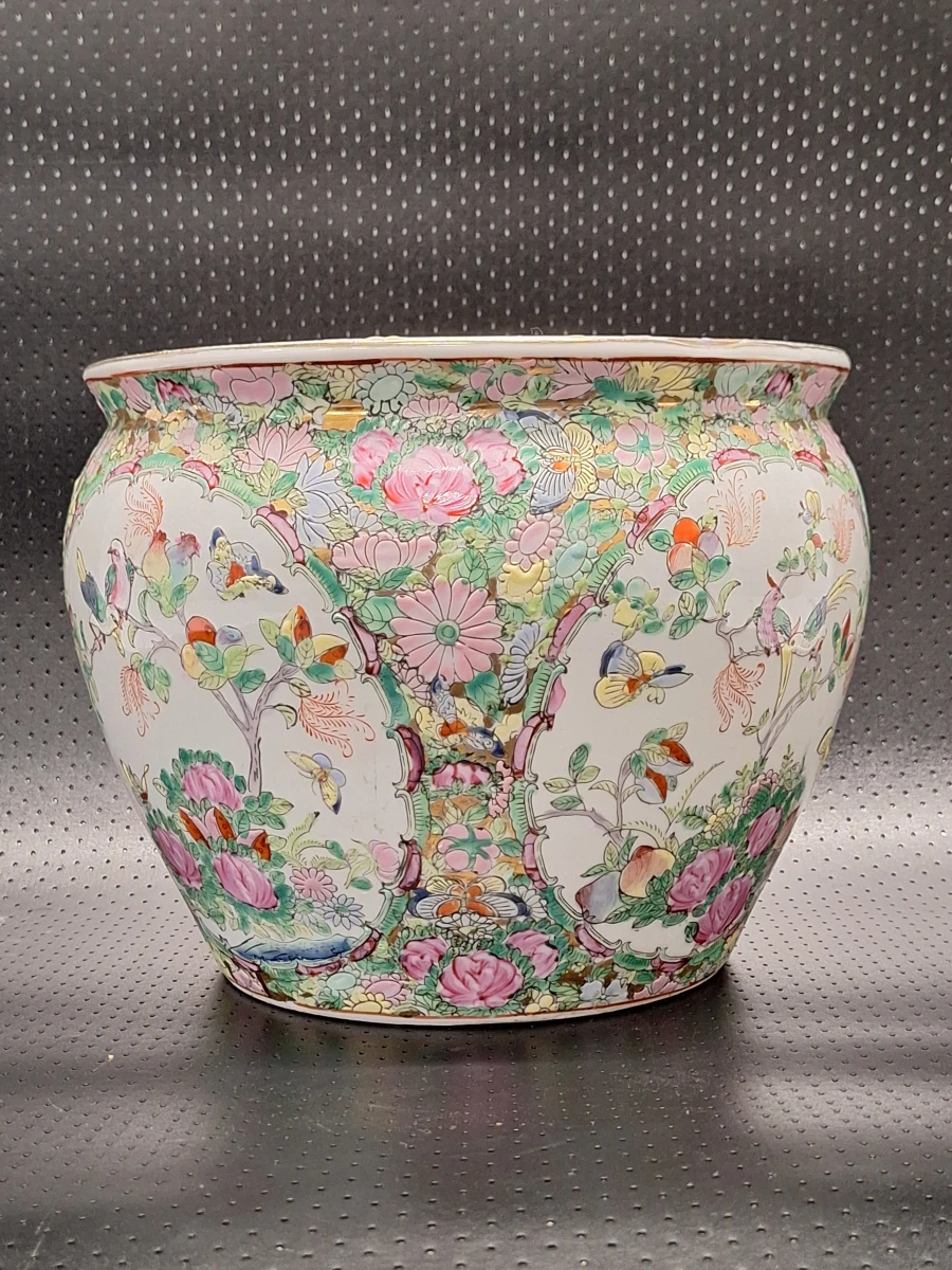 Chinese Famille Rose porseleinen vissenkom / jardinière met vogels, bloemen en goudvissen