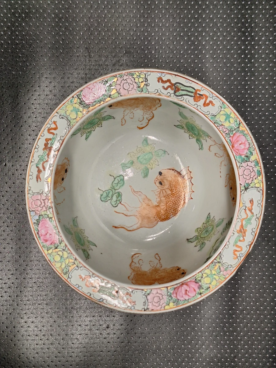 Chinese Famille Rose porseleinen vissenkom / jardinière met vogels, bloemen en goudvissen