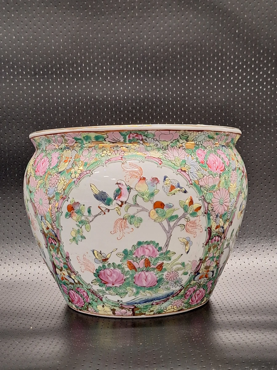 Chinese Famille Rose porseleinen vissenkom / jardinière met vogels, bloemen en goudvissen