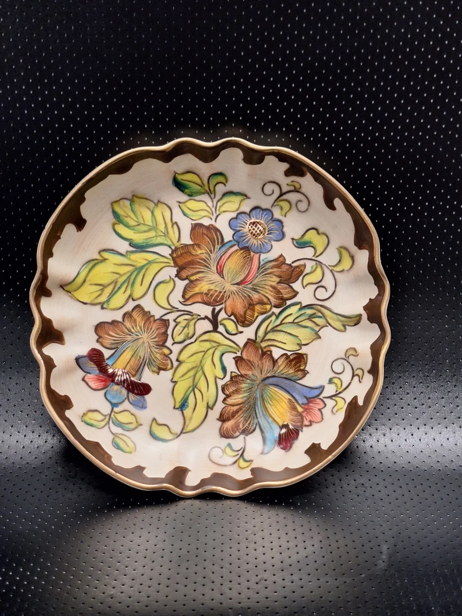 Decoratieve tweedelige keramiekset van Hubert Bequet uit Quaregnon (België)