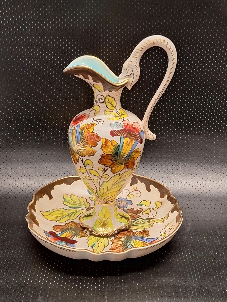 Decoratieve tweedelige keramiekset van Hubert Bequet uit Quaregnon (België)
