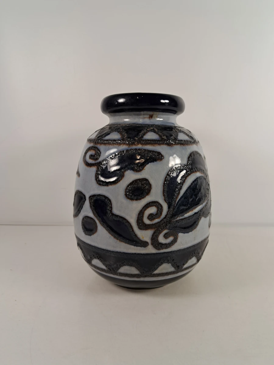 Vintage West-Germany vaas met handvat en donkerblauw-lichtblauw decoratie